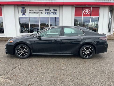 Certified 2024 Toyota Camry SE w/ Convenience Package image 32