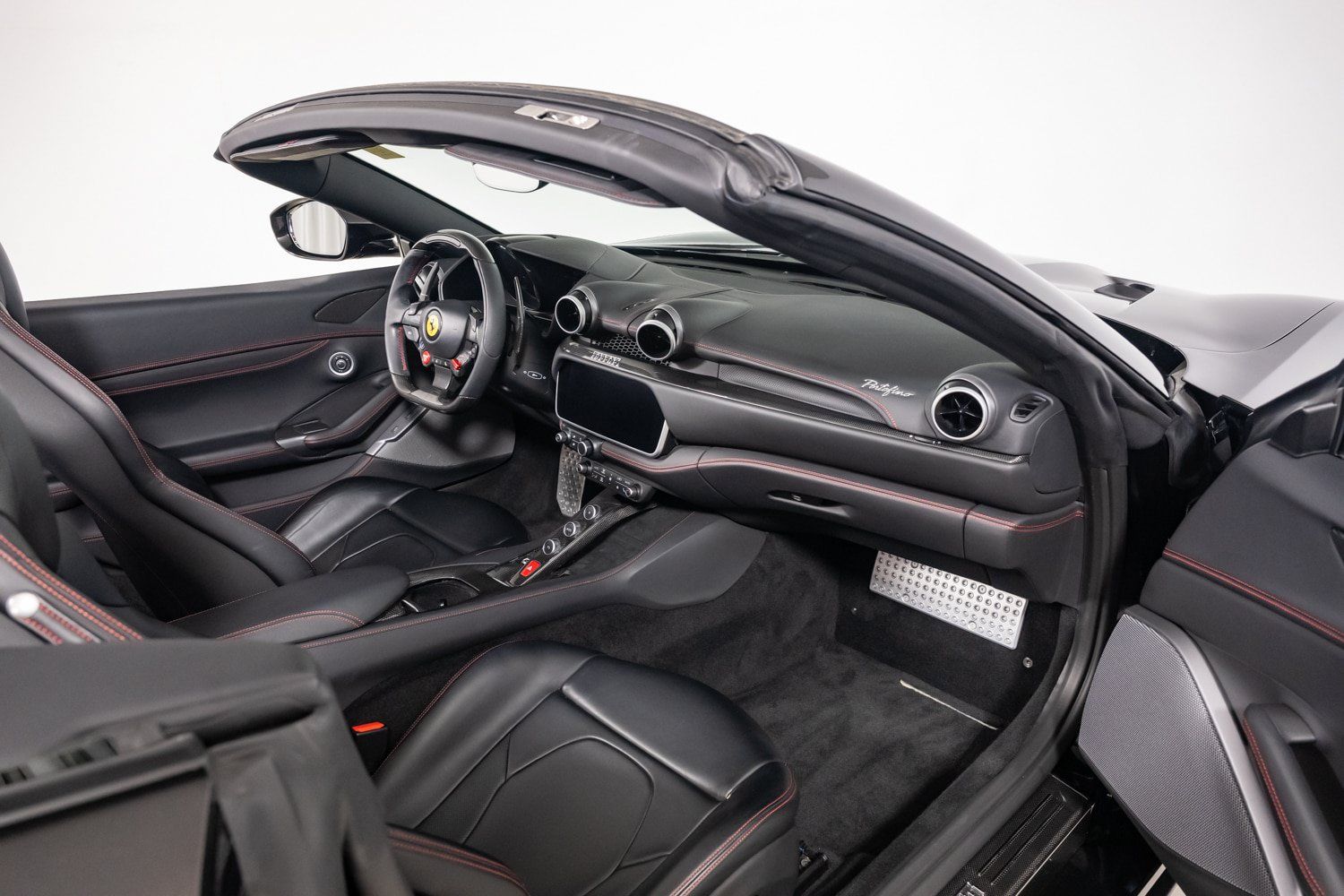 Used 2019 Ferrari Portofino RWD image 32