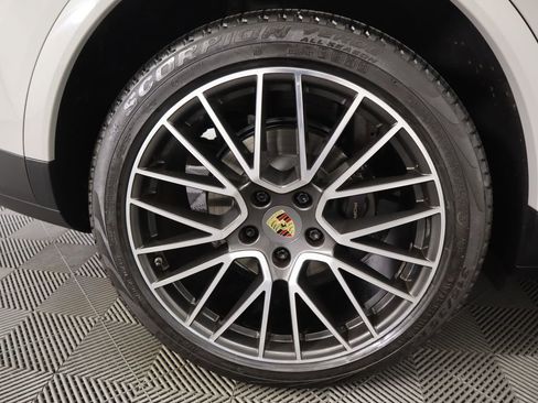 Used 2021 Porsche Cayenne image 33