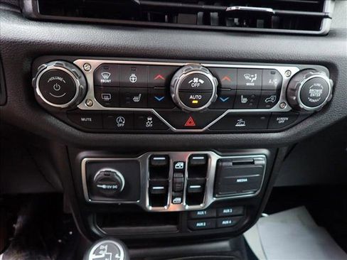 New 2025 Jeep Gladiator Sport image 16