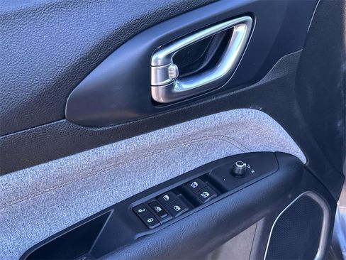 Used 2022 Jeep Compass Latitude image 17