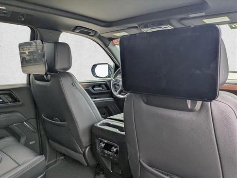 Used 2025 GMC Yukon XL Denali w/ Denali Reserve Package image 24