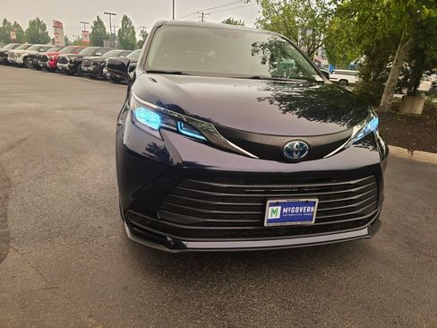 Used 2021 Toyota Sienna LE FWD image 9
