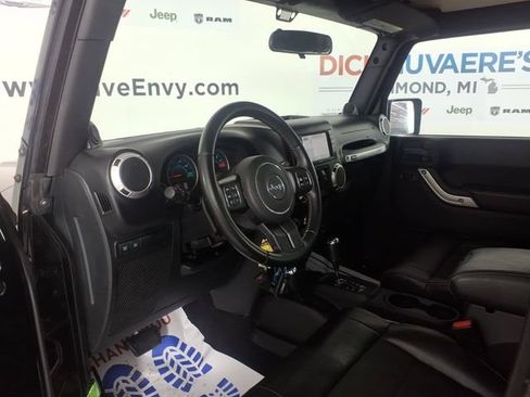 Used 2012 Jeep Wrangler Unlimited Rubicon AWD/4WD image 12