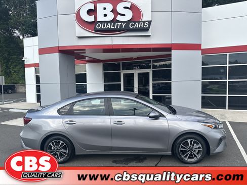 Used 2024 Kia Forte LXS w/ LXS Technology Package FWD image 1