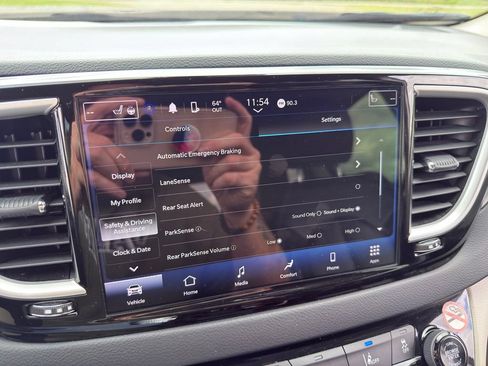 Used 2023 Chrysler Pacifica Touring-L FWD image 41