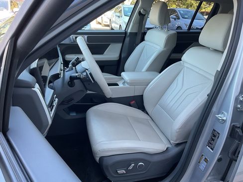 Used 2025 Hyundai Santa Fe SEL image 13