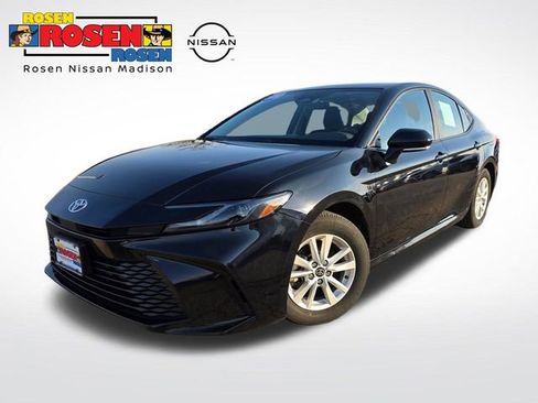 Used 2025 Toyota Camry LE image 1