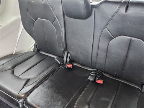 Used 2020 Chrysler Pacifica Limited image 6