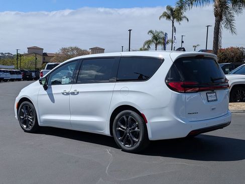 New 2026 Chrysler Pacifica Select image 7