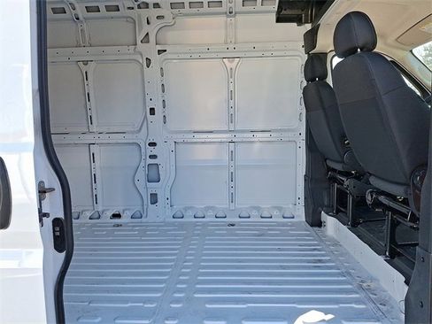Used 2025 RAM ProMaster 2500 w/ Convenience Group image 10