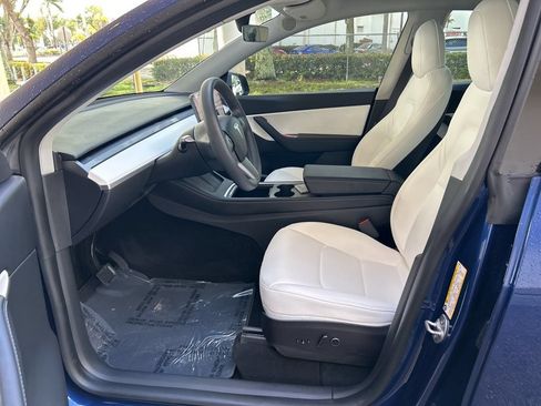 Used 2022 Tesla Model Y Long Range AWD/4WD image 5