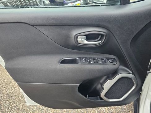 Used 2021 Jeep Renegade Latitude w/ Luxury Group II image 20