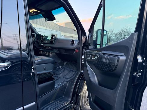 Used 2021 Mercedes-Benz Sprinter 3500 w/ Comfort Plus Package image 35