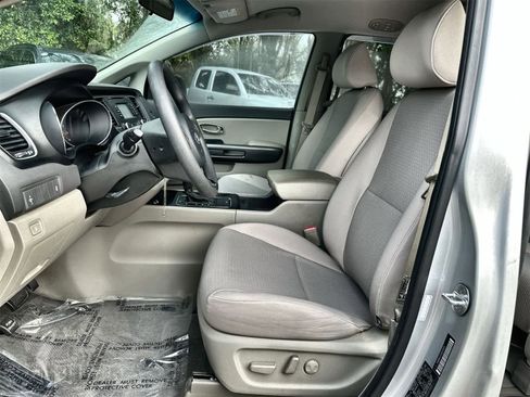 Used 2016 Kia Sedona LX image 11