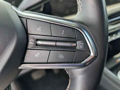 Used 2025 Chevrolet Traverse LT image 14