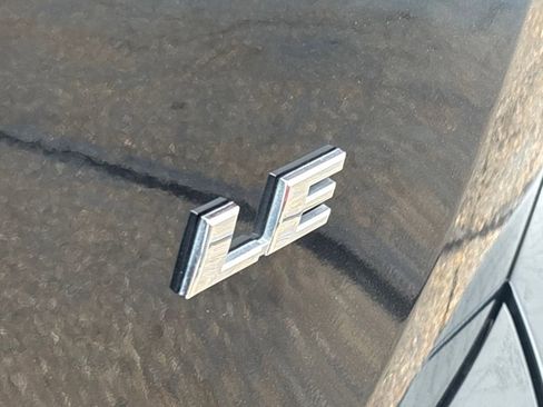 Used 2018 Toyota RAV4 LE image 30