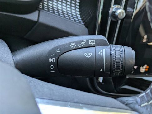 Used 2021 Volvo XC40 T5 R-Design w/ Climate Package image 34