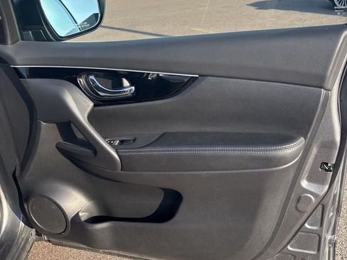 Used 2019 Nissan Rogue Sport SL AWD/4WD image 28
