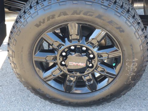 New 2026 GMC Sierra 2500 AT4 w/ AT4 Premium Plus Package AWD/4WD image 17