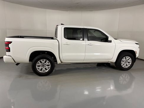 Used 2024 Nissan Frontier SV w/ SV Convenience Package image 9