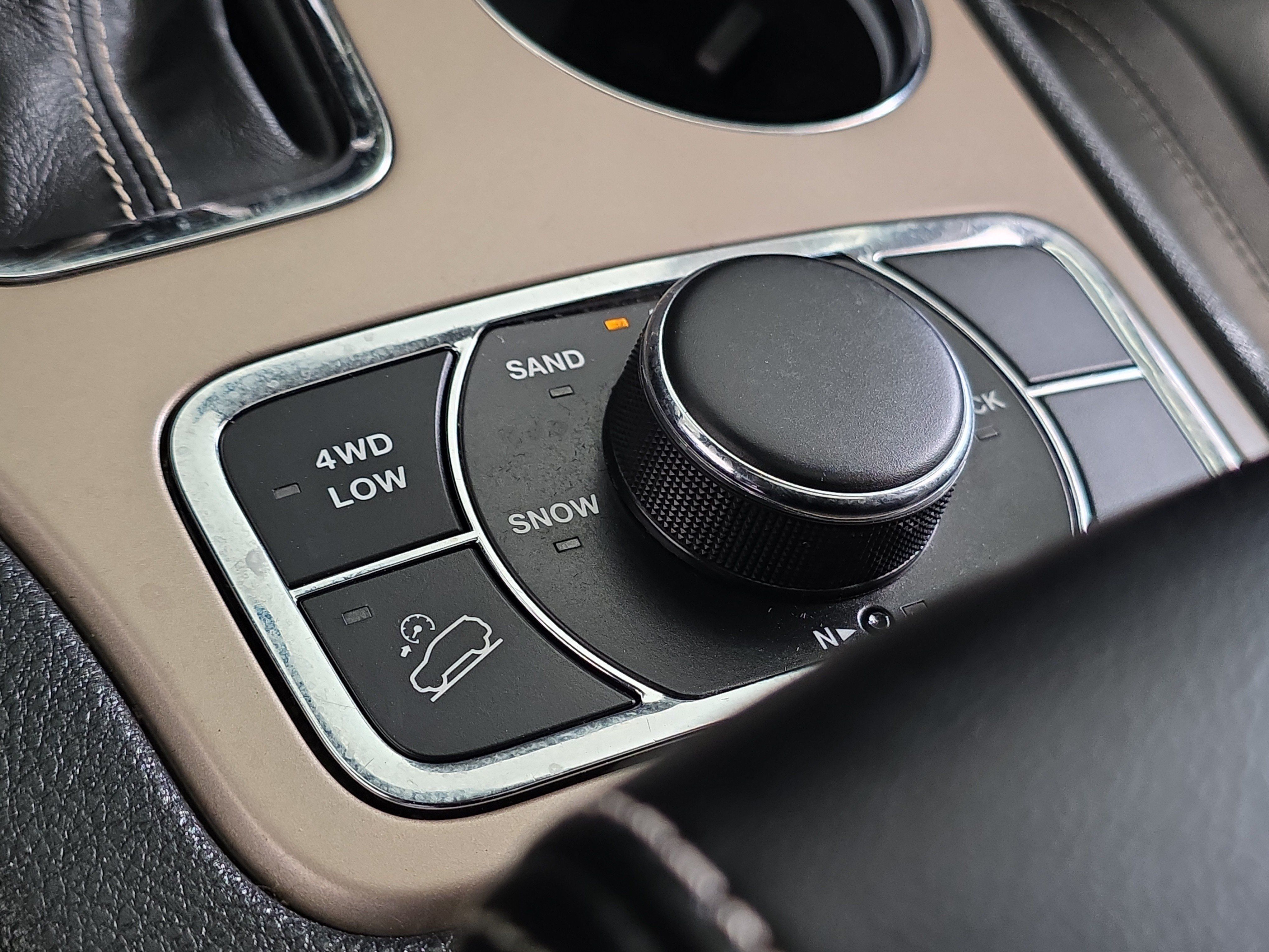 Used 2017 Jeep Grand Cherokee Limited AWD/4WD image 21