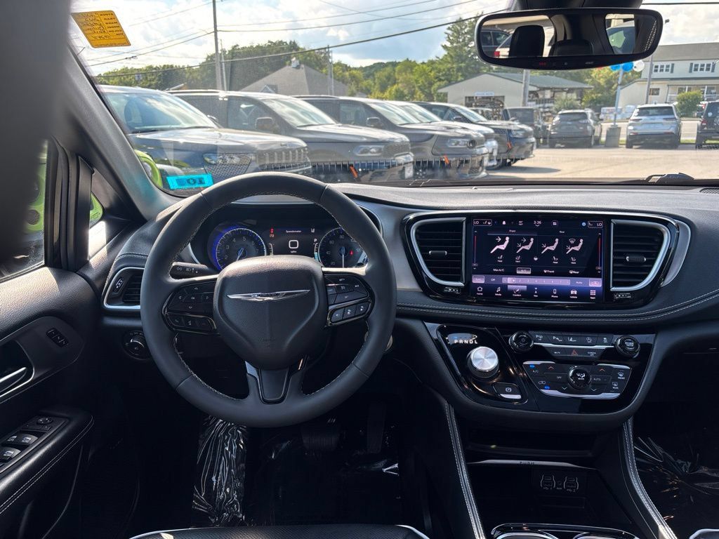 Certified 2022 Chrysler Pacifica Limited w/ S Appearance Package FWD image 20