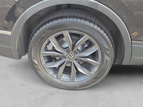 Used 2022 Volkswagen Tiguan SE image 8