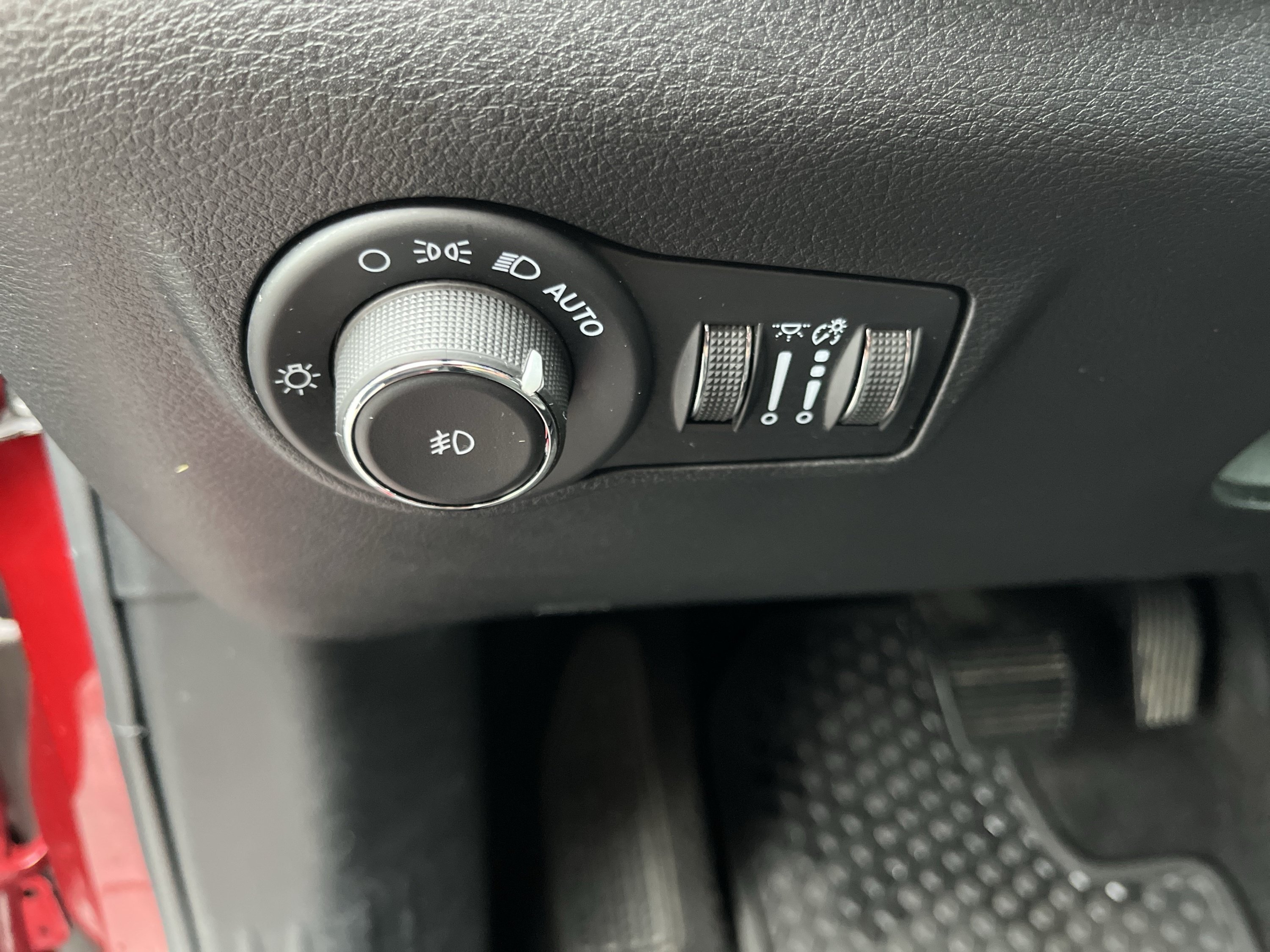 Used 2025 Jeep Compass Trailhawk AWD/4WD image 17
