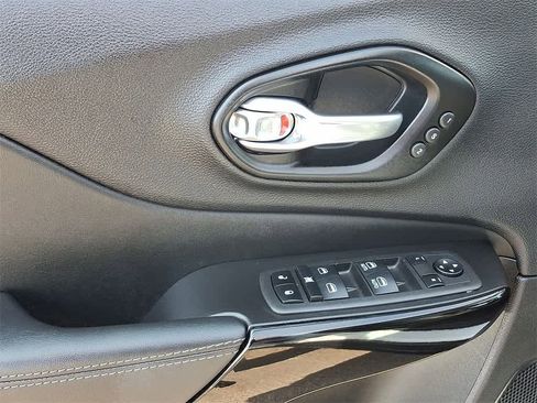 Used 2023 Jeep Cherokee Altitude Lux w/ Lux Elite Package image 10