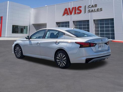 Used 2025 Nissan Altima 2.5 SV FWD image 9
