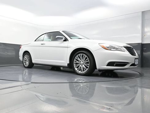 Used 2011 Chrysler 200 Limited FWD image 23