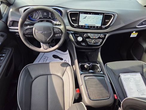 New 2026 Chrysler Pacifica Limited w/ S Appearance Package image 8
