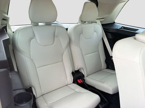 Used 2021 Volvo XC90 T5 Momentum w/ Climate Package FWD image 21