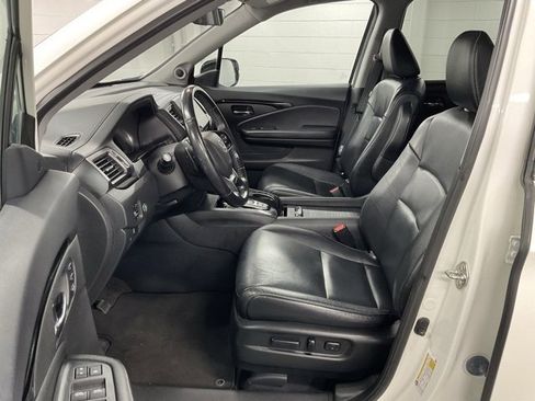 Certified 2019 Honda Pilot Touring image 28