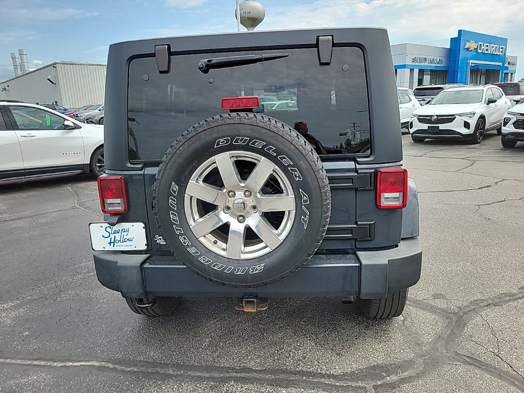 Used 2018 Jeep Wrangler Unlimited Sahara w/ Dual Top Group AWD/4WD image 6