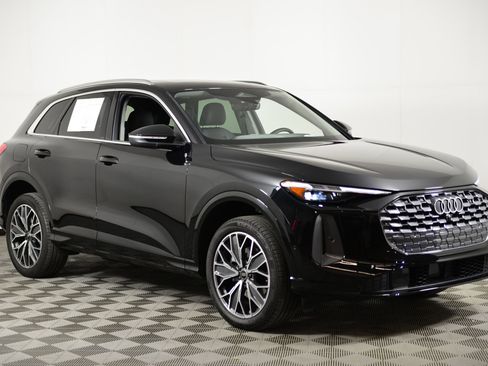 Certified 2025 Audi Q5 Premium Plus image 6