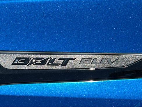 Used 2023 Chevrolet Bolt EUV Premier w/ Sun & Sound Package FWD image 11