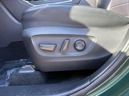 Used 2024 Toyota Highlander XLE image 57