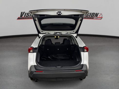 Used 2021 Toyota RAV4 LE image 11