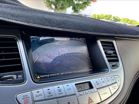 Used 2010 Hyundai Genesis 4.6 w/ Technology Pkg 5 RWD image 14