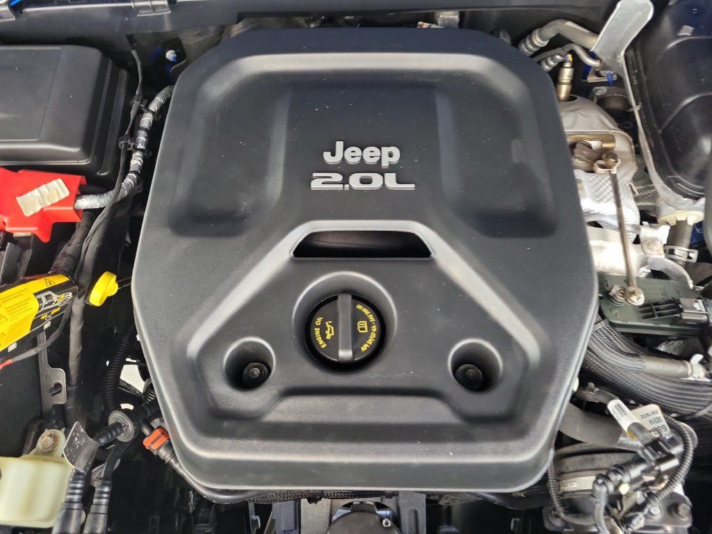 Used 2022 Jeep Wrangler Unlimited Sahara w/ LED Lighting Group AWD/4WD image 10