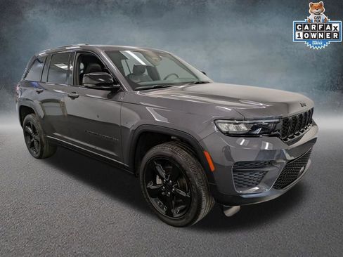 Used 2024 Jeep Grand Cherokee Altitude AWD/4WD image 3