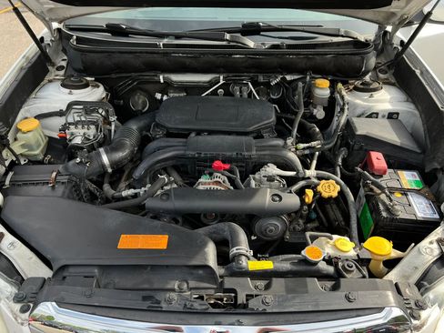 Used 2010 Subaru Outback 2.5i Limited AWD/4WD image 28