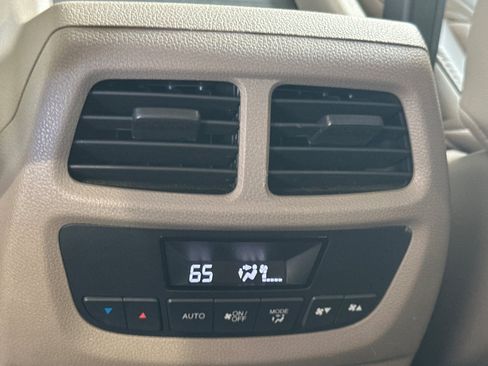 Used 2016 Honda Pilot Touring image 16
