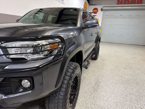 Used 2017 Toyota Tacoma TRD Off-Road w/ Tow Package (A/T) AWD/4WD image 10