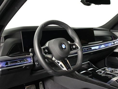 Used 2025 BMW 740i image 14