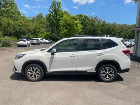 Used 2023 Subaru Forester Premium AWD/4WD image 9