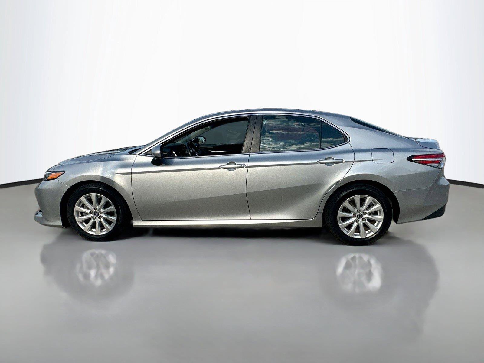 Used 2018 Toyota Camry LE FWD image 8