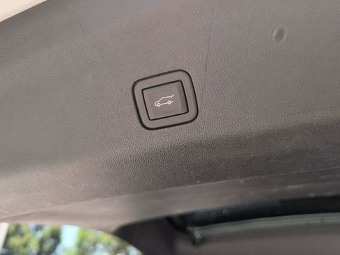 Used 2023 GMC Yukon XL Denali w/ Denali Reserve Package AWD/4WD image 15